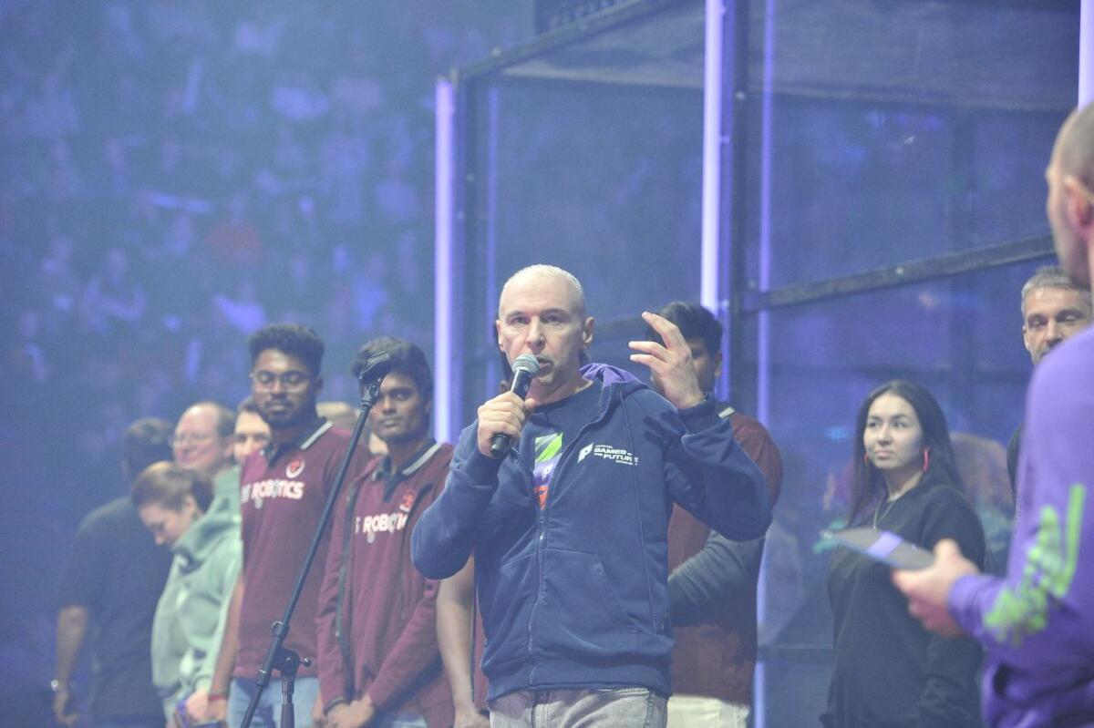 "Киләчәк уеннары". Роботлар көрәше ФОТОРЕПОРТАЖ