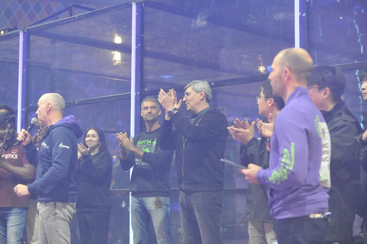 "Киләчәк уеннары". Роботлар көрәше ФОТОРЕПОРТАЖ