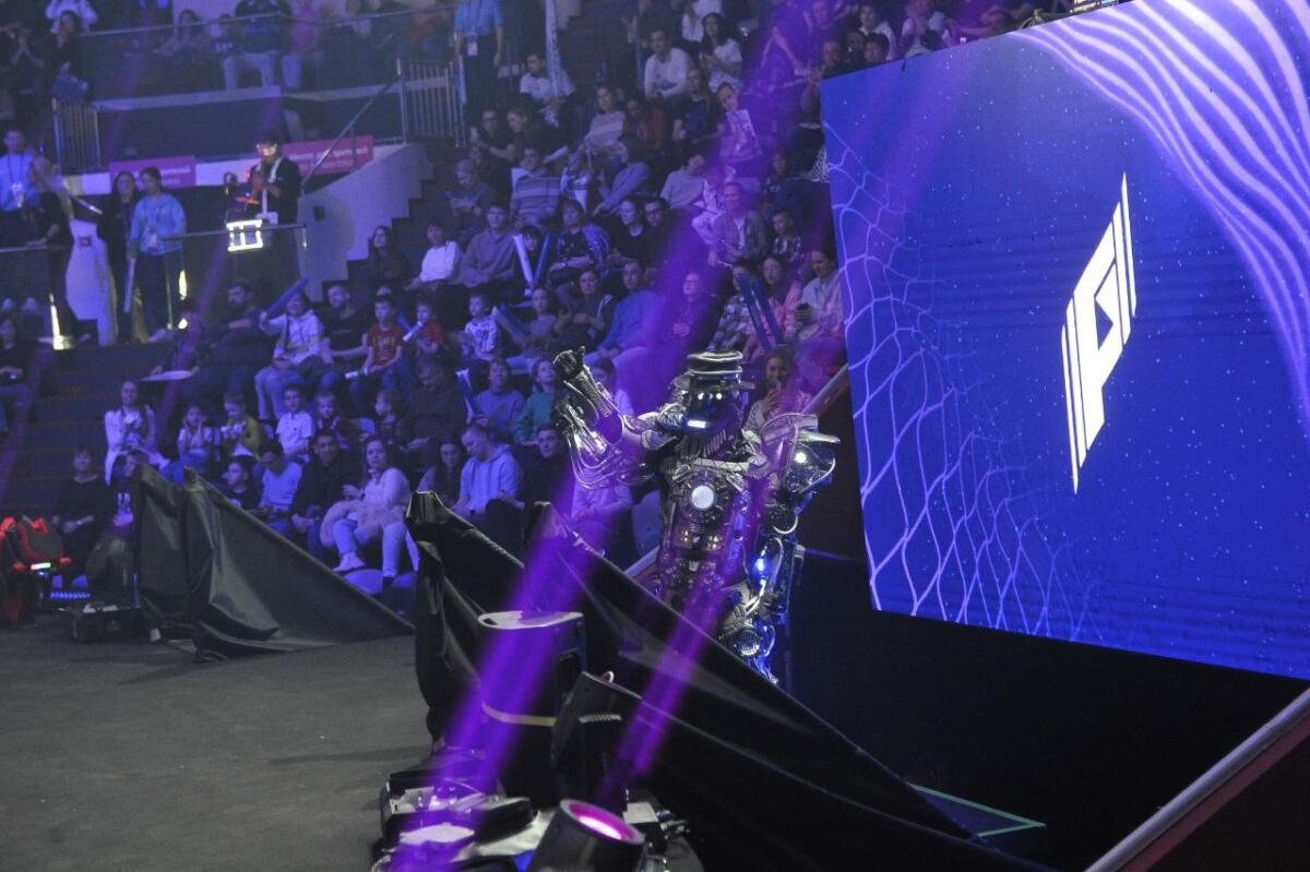 "Киләчәк уеннары". Роботлар көрәше ФОТОРЕПОРТАЖ