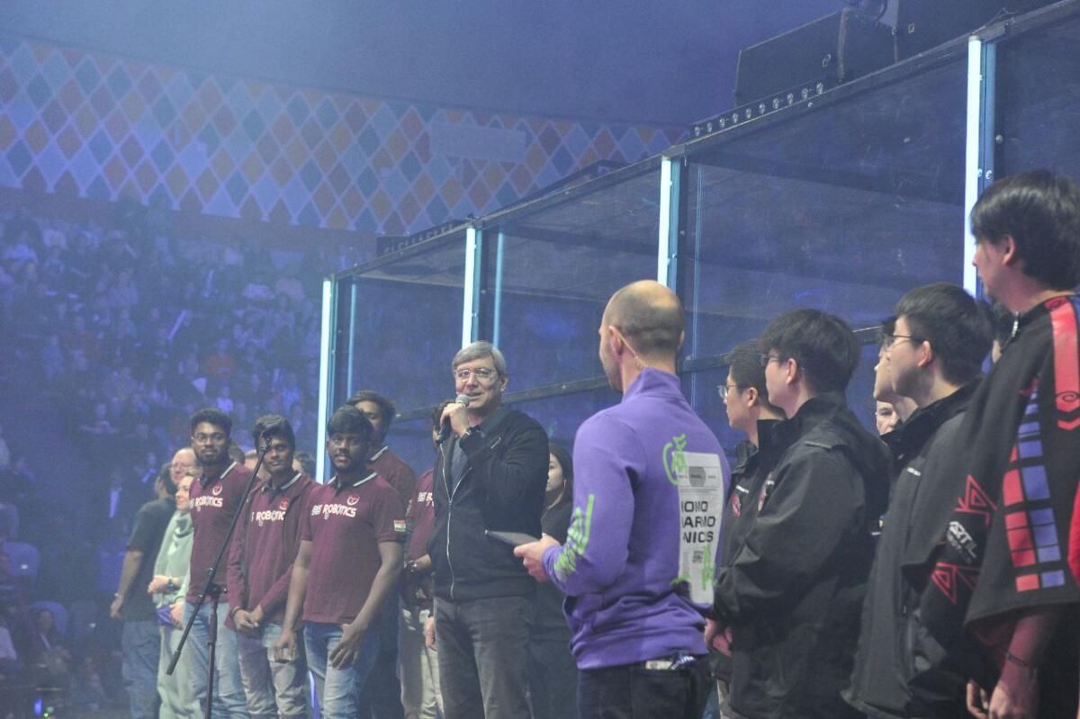 "Киләчәк уеннары". Роботлар көрәше ФОТОРЕПОРТАЖ