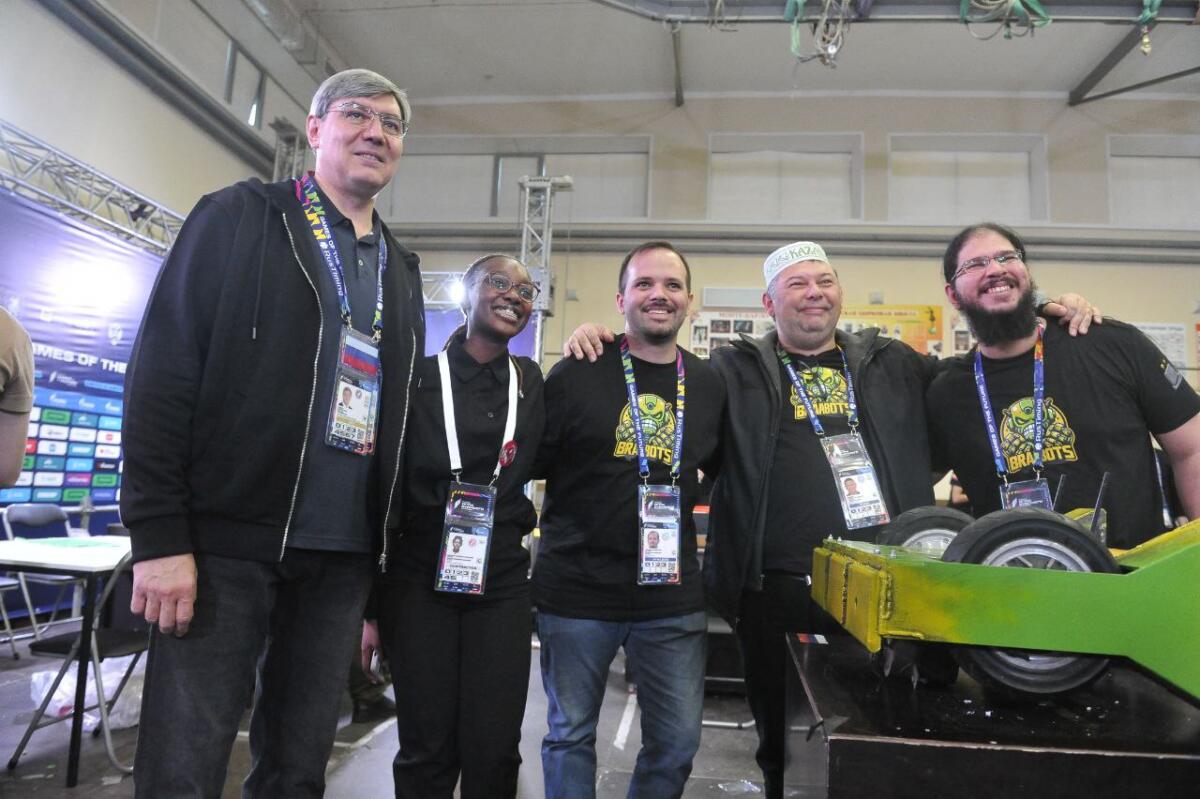 "Киләчәк уеннары". Роботлар көрәше ФОТОРЕПОРТАЖ