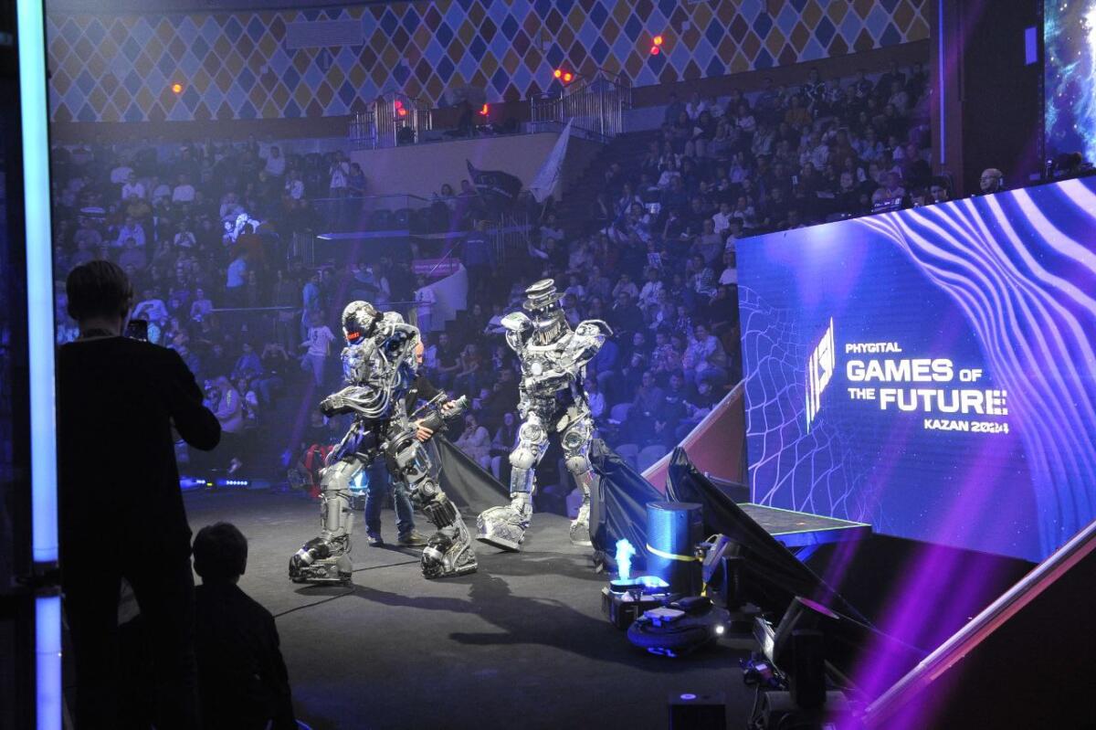 "Киләчәк уеннары". Роботлар көрәше ФОТОРЕПОРТАЖ