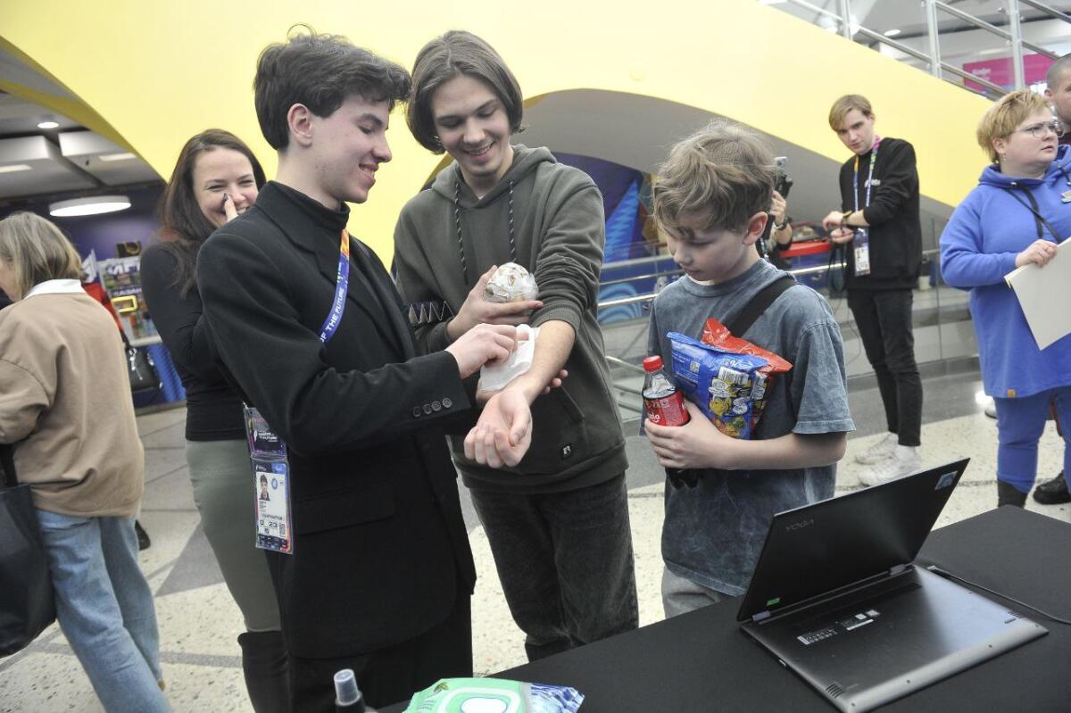 "Киләчәк уеннары". Роботлар көрәше ФОТОРЕПОРТАЖ