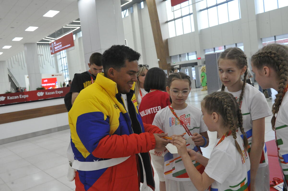 БРИКС уеннарының ачылыш тантанасыннан ФОТОРЕПОРТАЖ