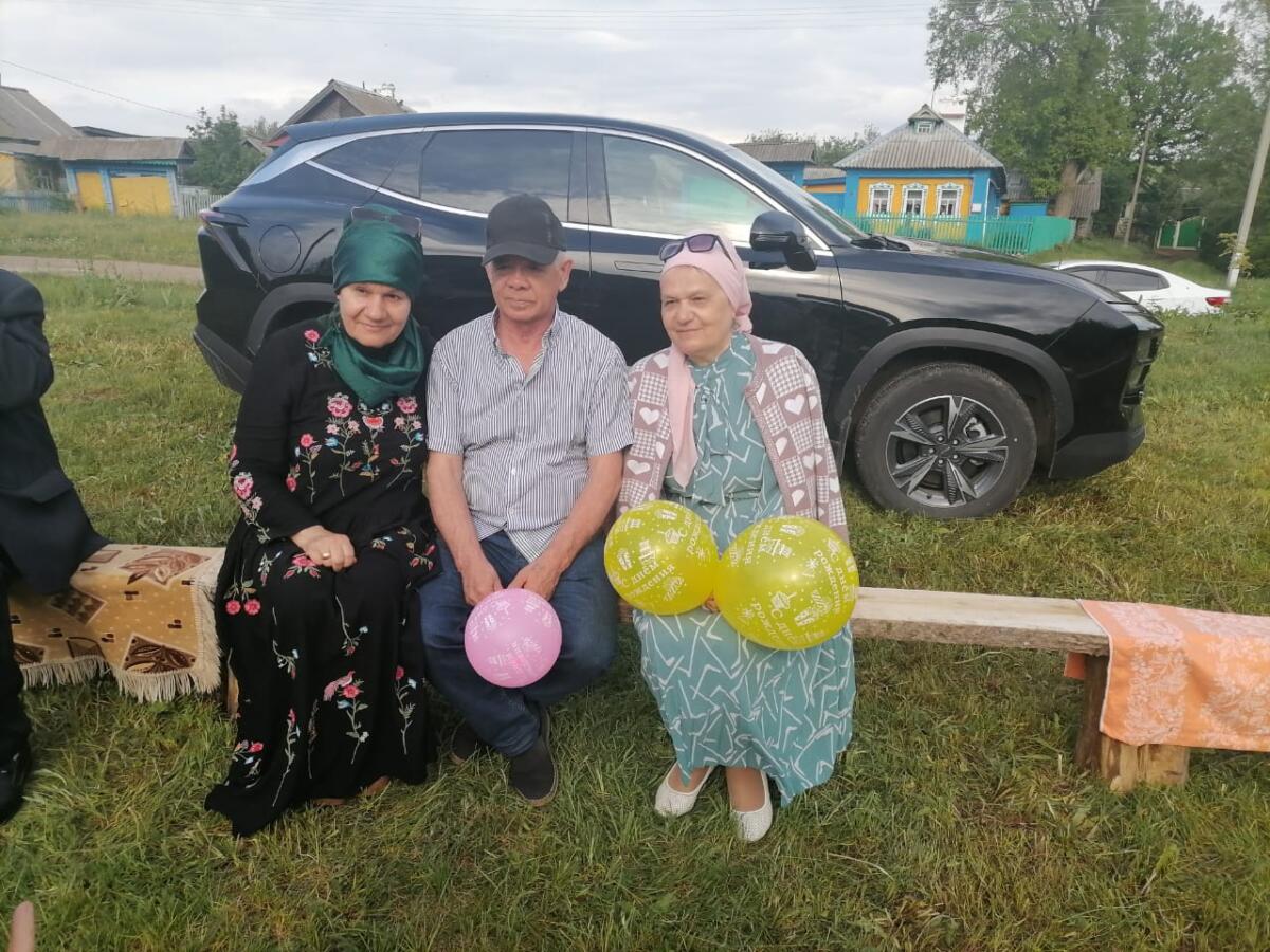 Өркеш авылында зур бәйрәм: нигезләре дә калмаган якташларын чакырып кунак иткәннәр