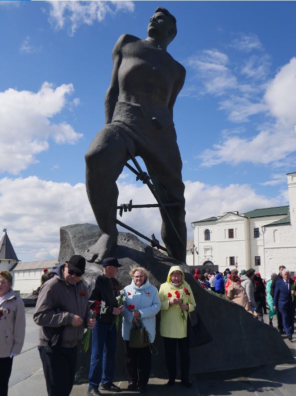 «Без онытмыйбыз! Без горурланабыз!» Бөек Җиңүгә 80 ел тулуга багышланган акция узды