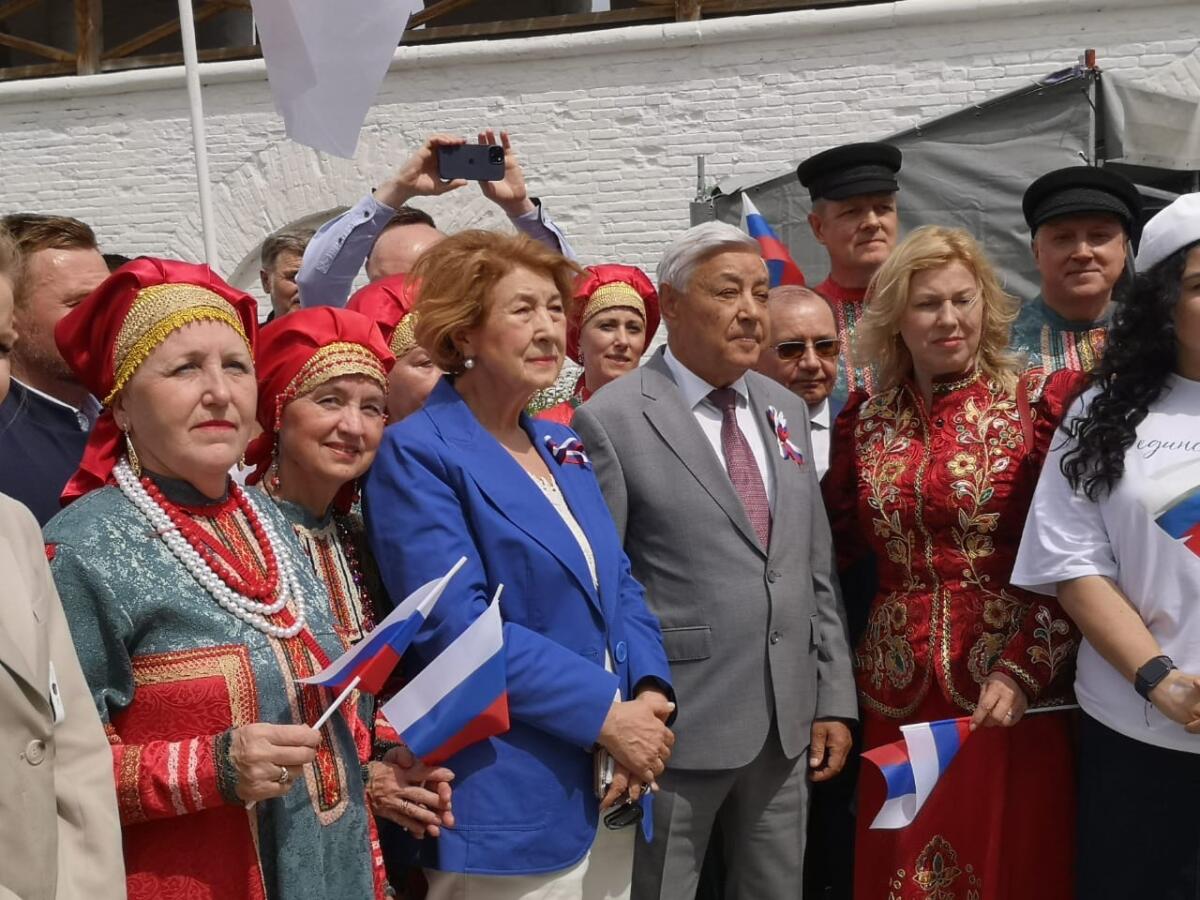 Россия көненә багышланган Халыклар дуслыгы парадыннан ФОТОРЕПОРТАЖ