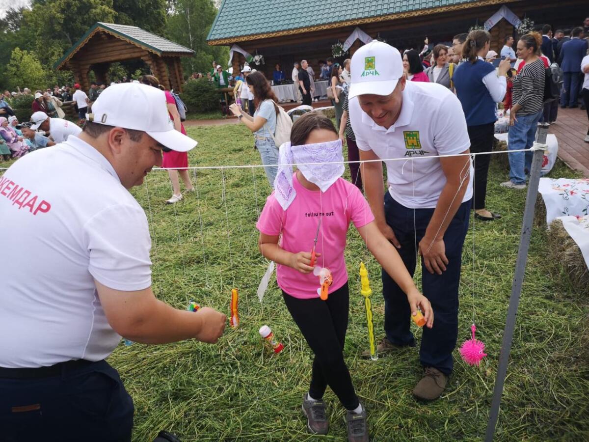 Казанның Тынычлык бистәсендәге Каенлыкта узган Сабан туеннан ФОТОРЕПОРТАЖ