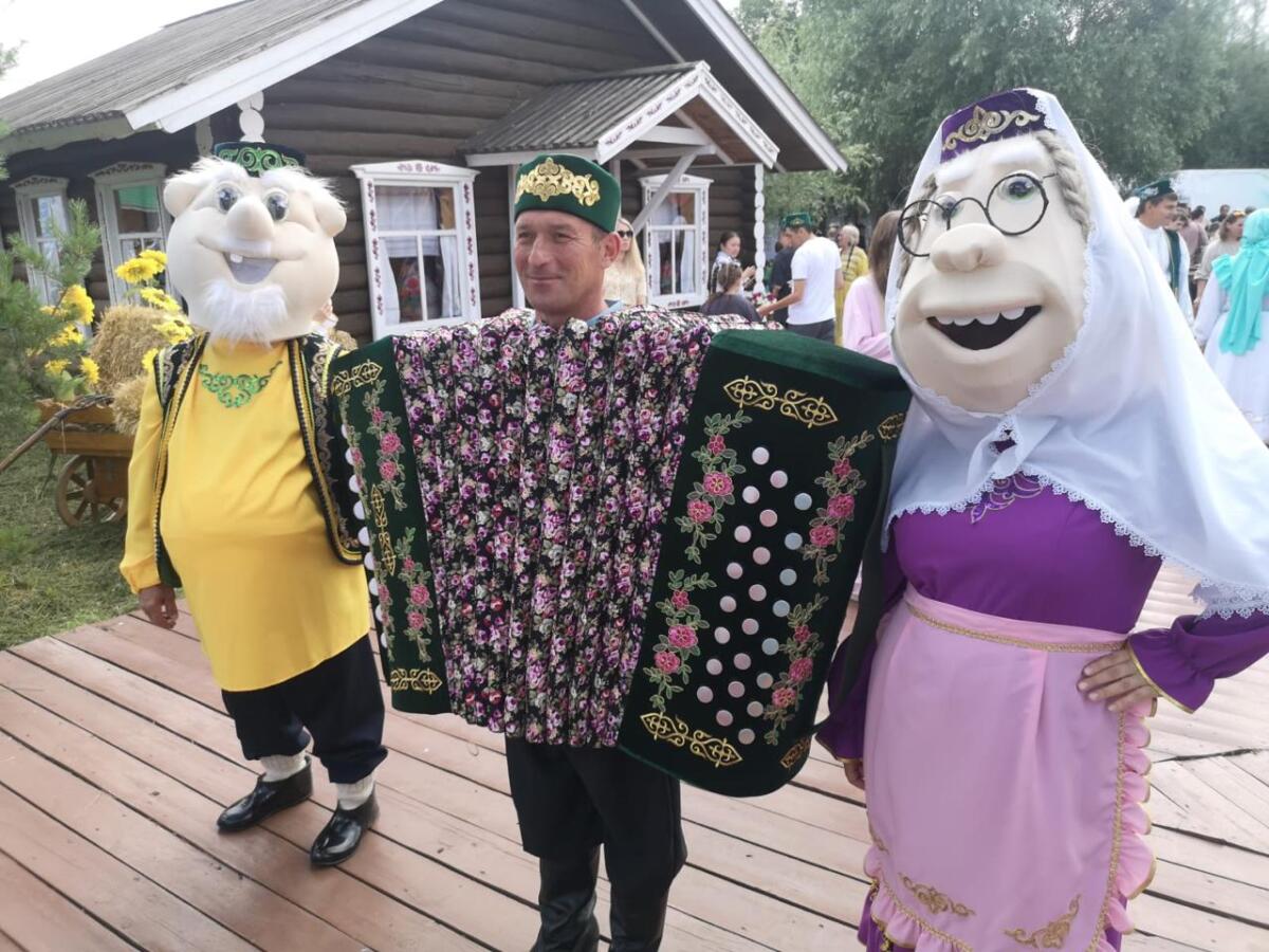 Казанның Тынычлык бистәсендәге Каенлыкта узган Сабан туеннан ФОТОРЕПОРТАЖ