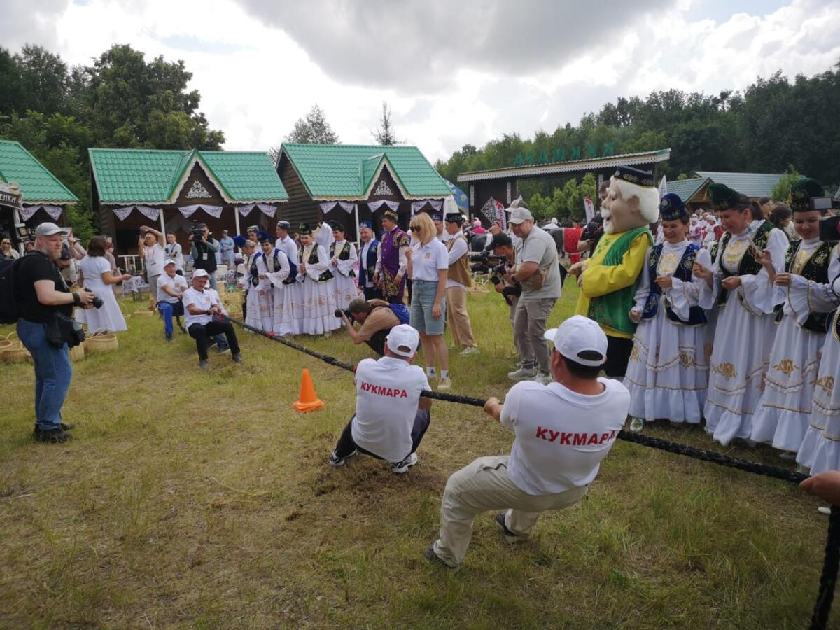 Казанның Тынычлык бистәсендәге Каенлыкта узган Сабан туеннан ФОТОРЕПОРТАЖ