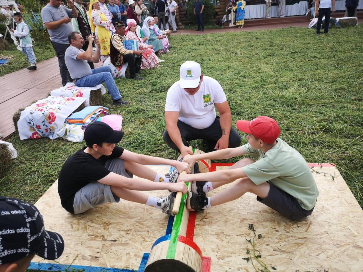 Казанның Тынычлык бистәсендәге Каенлыкта узган Сабан туеннан ФОТОРЕПОРТАЖ