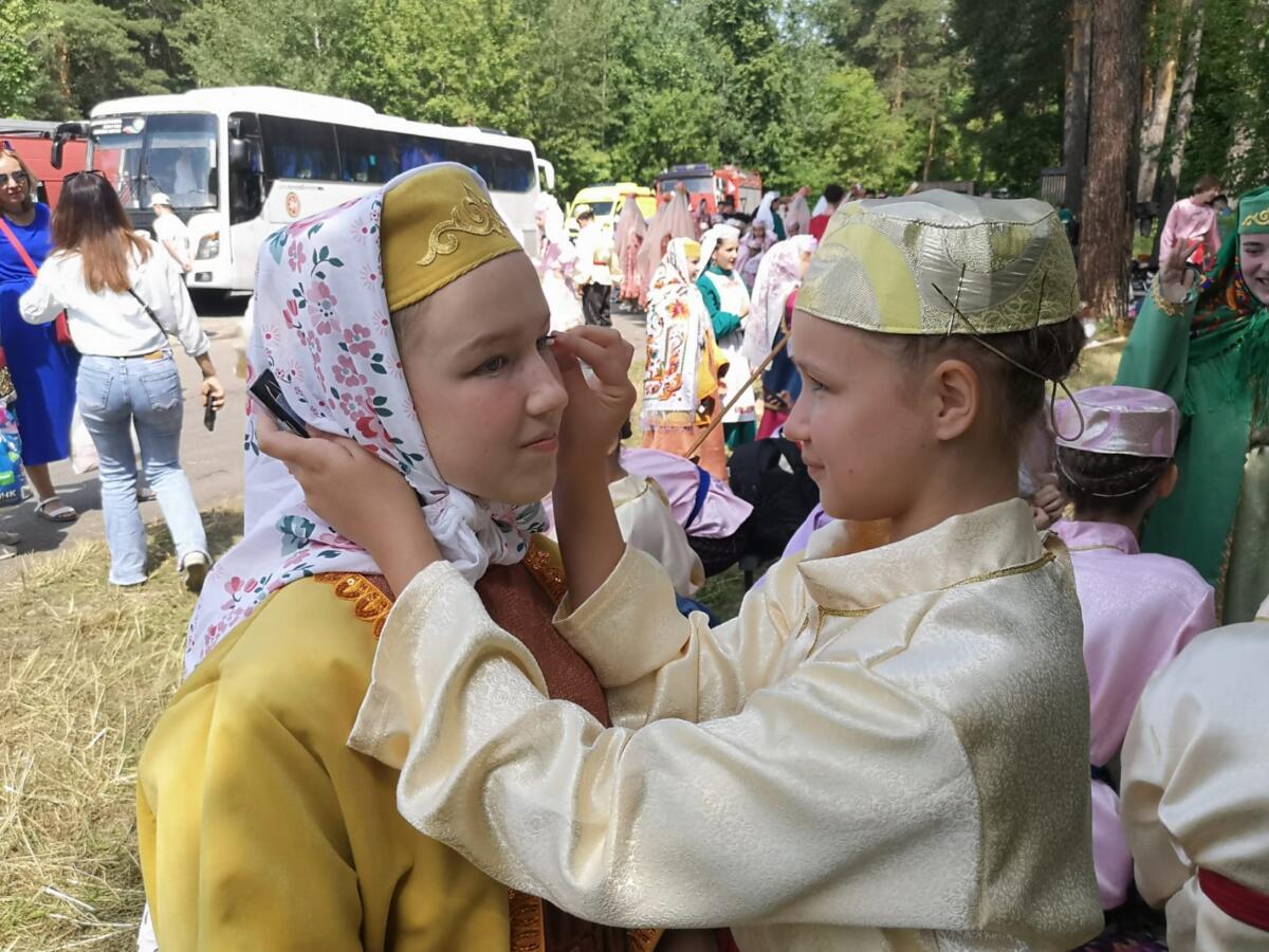 Казанның Тынычлык бистәсендәге Каенлыкта узган Сабан туеннан ФОТОРЕПОРТАЖ