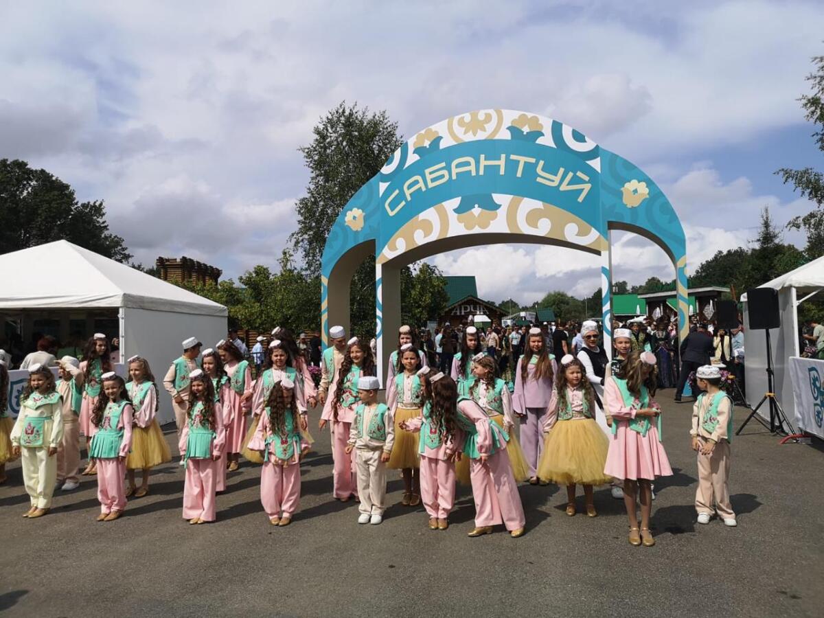 Казанның Тынычлык бистәсендәге Каенлыкта узган Сабан туеннан ФОТОРЕПОРТАЖ