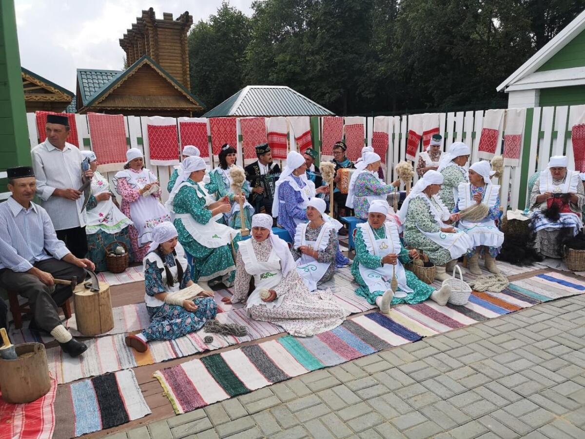 Казанның Тынычлык бистәсендәге Каенлыкта узган Сабан туеннан ФОТОРЕПОРТАЖ