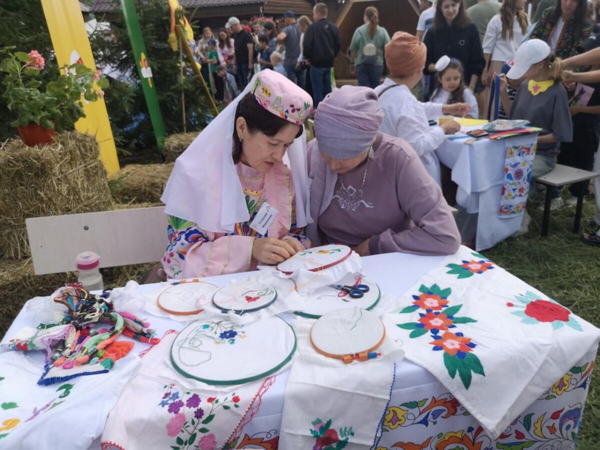 Казанның Тынычлык бистәсендәге Каенлыкта узган Сабан туеннан ФОТОРЕПОРТАЖ