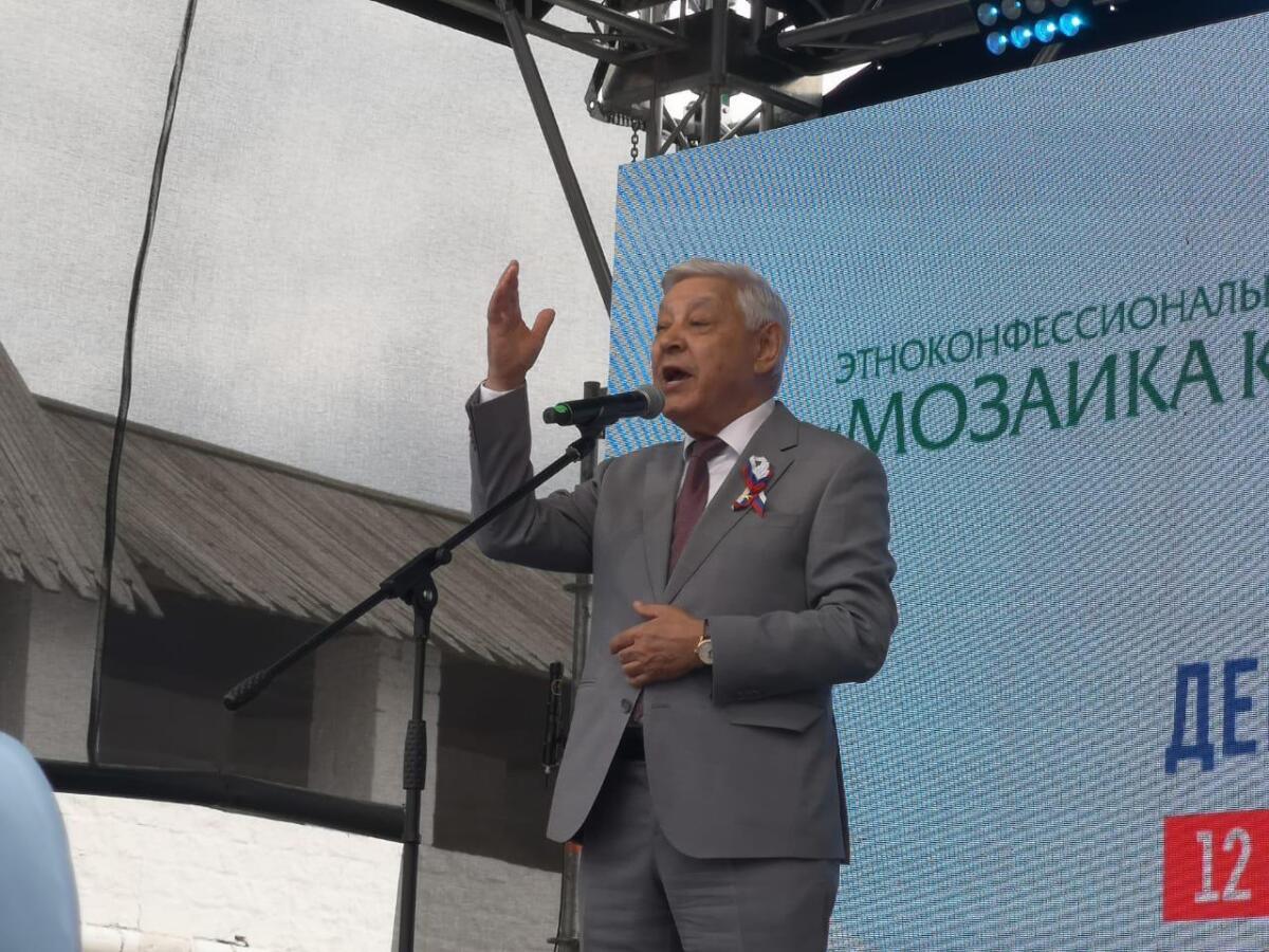 Россия көненә багышланган Халыклар дуслыгы парадыннан ФОТОРЕПОРТАЖ