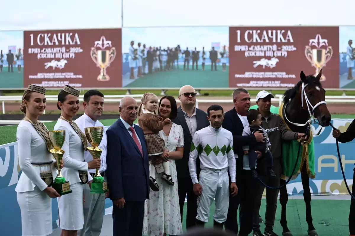 Казан Сабан туе кысаларында ипподромда уздырылган ат чабышларыннан ФОТОРЕПОРТАЖ