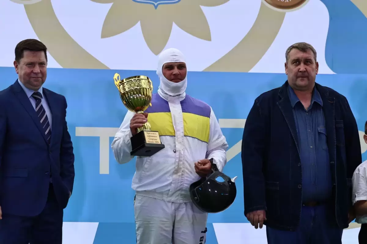 Казан Сабан туе кысаларында ипподромда уздырылган ат чабышларыннан ФОТОРЕПОРТАЖ