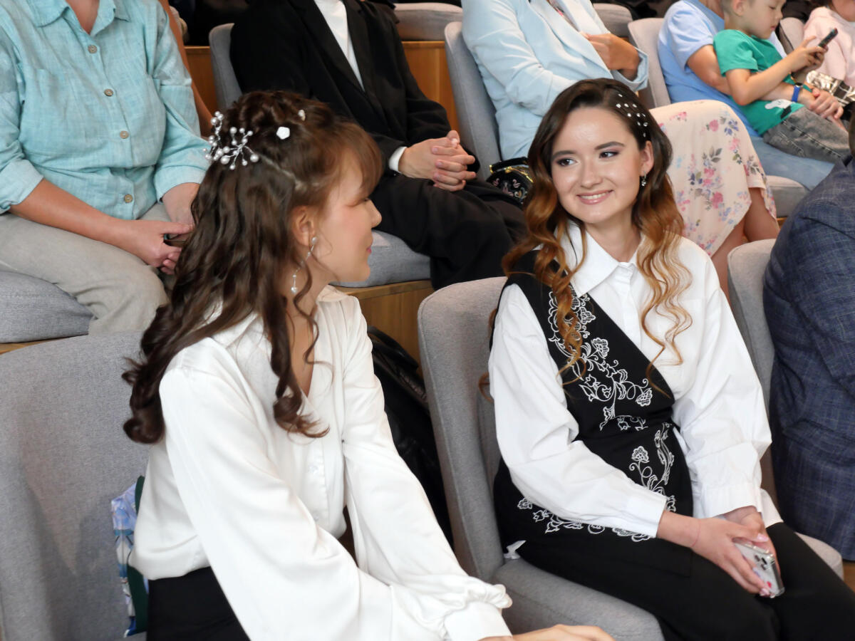 Татар теле һәм әдәбиятыннан БРИ тапшыручыларны бүләкләү тантанасыннан ФОТОРЕПОРТАЖ