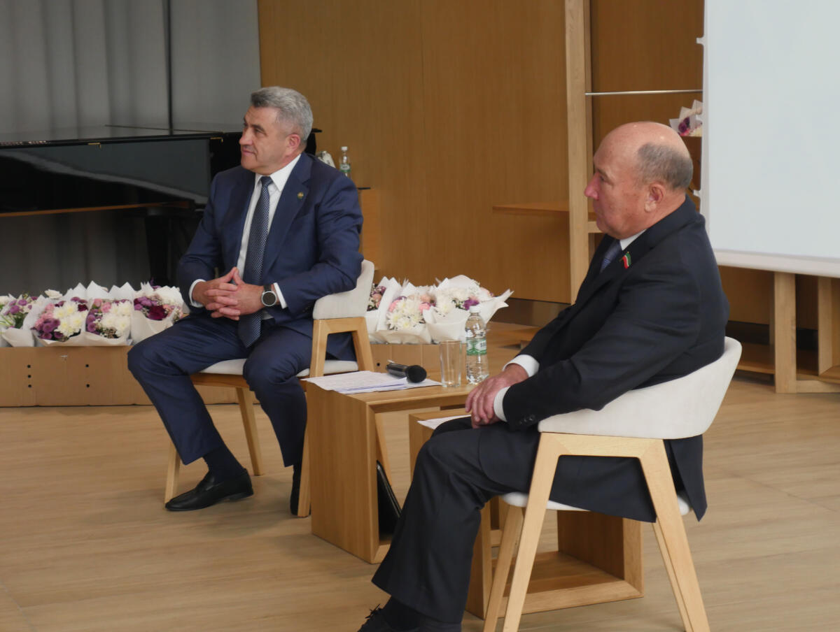 Татар теле һәм әдәбиятыннан БРИ тапшыручыларны бүләкләү тантанасыннан ФОТОРЕПОРТАЖ