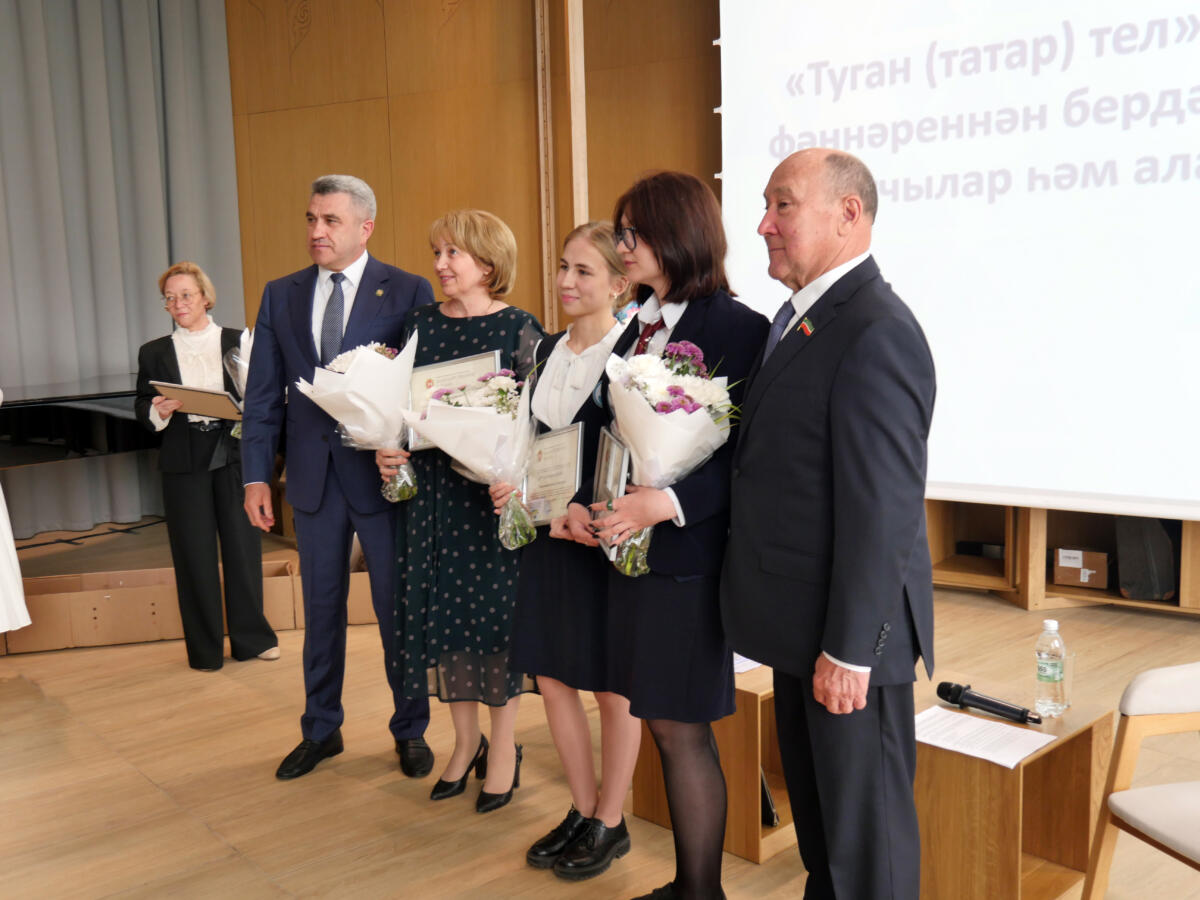 Татар теле һәм әдәбиятыннан БРИ тапшыручыларны бүләкләү тантанасыннан ФОТОРЕПОРТАЖ