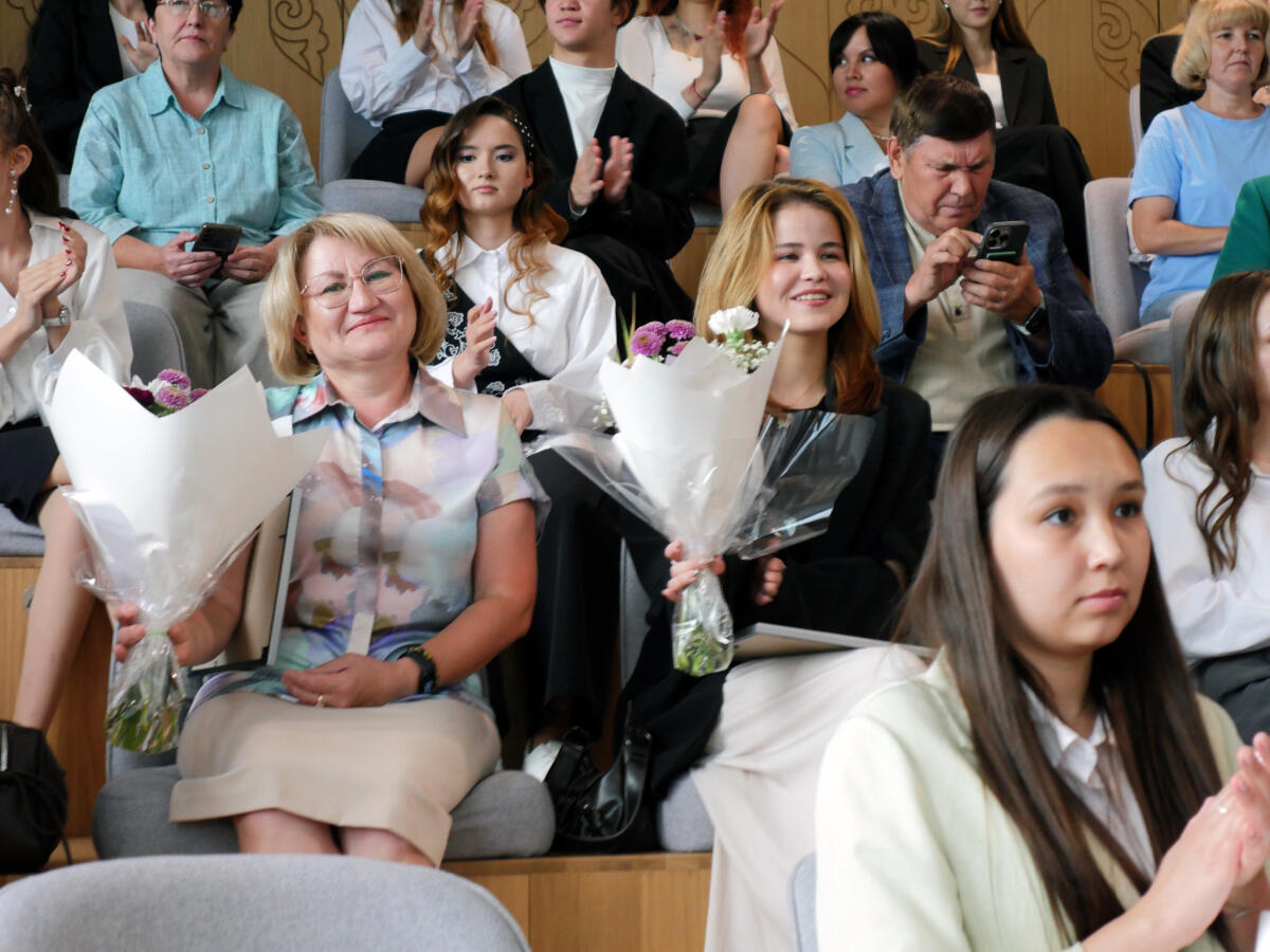 Татар теле һәм әдәбиятыннан БРИ тапшыручыларны бүләкләү тантанасыннан ФОТОРЕПОРТАЖ