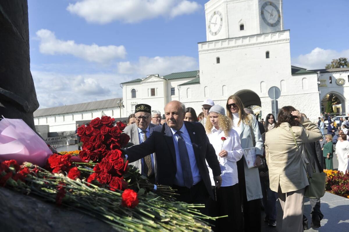 Җәлил һәм җәлилчеләрне искә алу чарасыннан ФОТОРЕПОРТАЖ