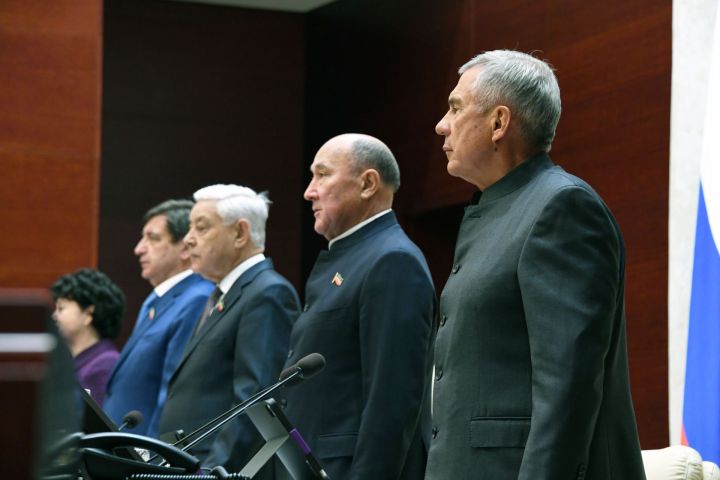 Иртәгә бүген кирәк: ТР Дәүләт Советының унбишенче утырышы узды