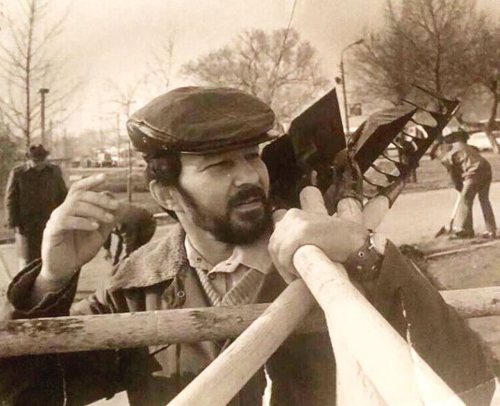 «Кара чемодан» озата килә. Исән булса, журналист Исмәгыйль Шәрәфиевкә 75 яшь тулган булыр иде