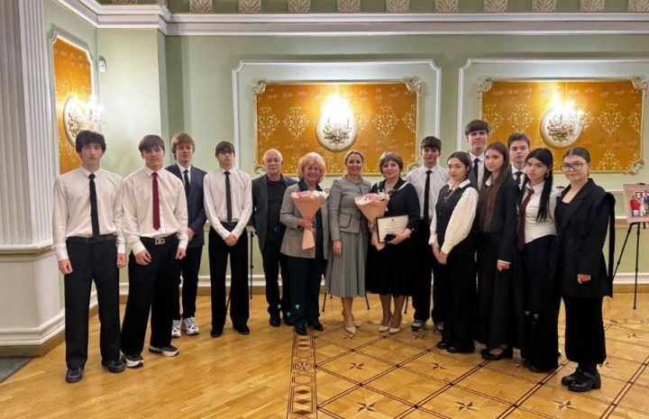 Мәктәп укучыларына 50 ел гомер иткән пар үрнәгендә гаилә кыйммәтләрен аңлаттылар