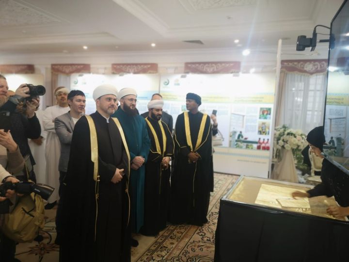 Мәрҗани мәчетендә Оман Солтанатлыгының мирасына багышланган халыкара күргәзмә ачылды