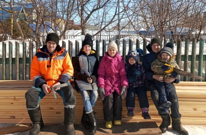 Хатыны ташлап чыгып киткән 5 бала әтисе: «Балалар минем белән яши»