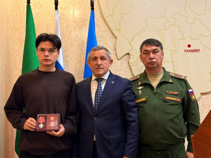 СВО зонасы геройларының гаиләләренә дәүләт бүләкләре тапшырылды