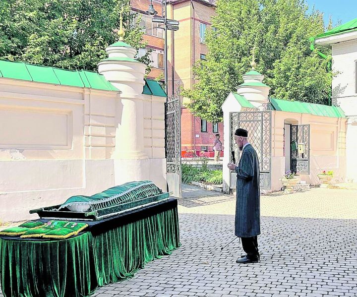 Рөстәм хәзрәт Хәйруллин: «Мәеткә электр уты кирәкми»