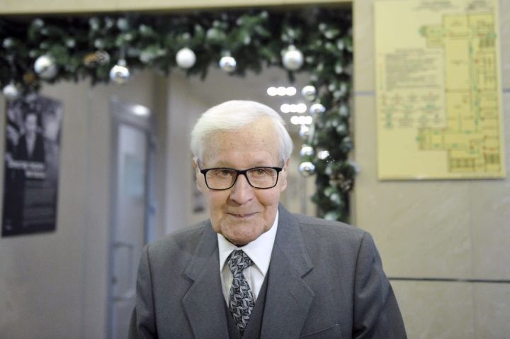 Ветеран-журналист Рөстәм Нәбиуллинның фотокүргәзмәсе ачылды