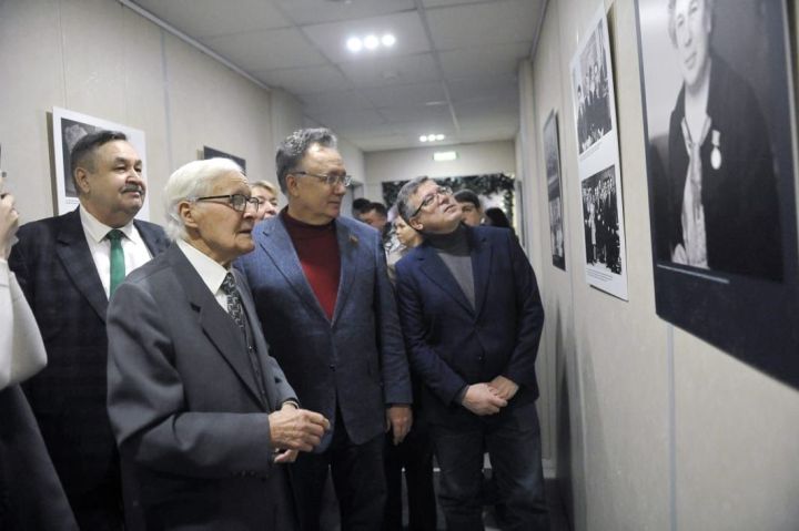 Ветеран-журналист Рөстәм Нәбиуллинның фотокүргәзмәсе ачылды