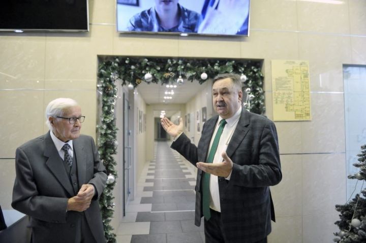 Ветеран-журналист Рөстәм Нәбиуллинның фотокүргәзмәсе ачылды