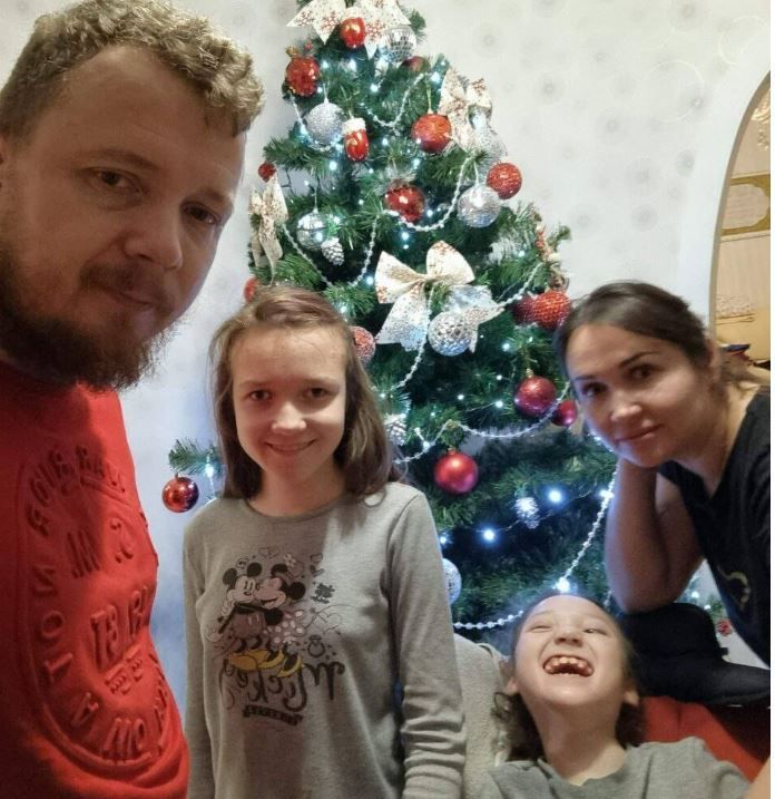 ДЦП белән туган игезәк кызларның әниләре: «Балалар туганда ук инсульт кичергән булган»