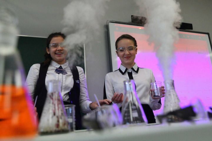 Химия генә түгел: өстәл уеннары аша авыр фән дә җиңел бирелә