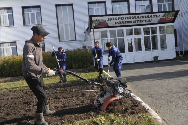 Кем эшләми, шул ашамый: мәктәпләрдә балаларны хезмәткә ничек өйрәтәләр?