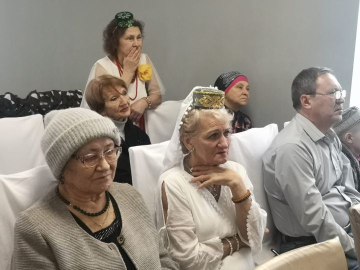 Муса Җәлилнең тууына 120 ел тулу уңаеннан «Кызыл ромашка» акциясе үтте (ФОТОРЕПОРТАЖ)