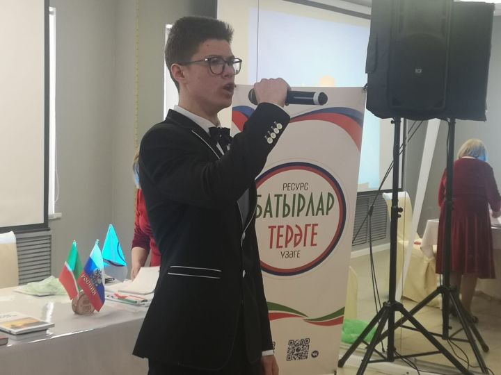 Муса Җәлилнең тууына 120 ел тулу уңаеннан «Кызыл ромашка» акциясе үтте (ФОТОРЕПОРТАЖ)