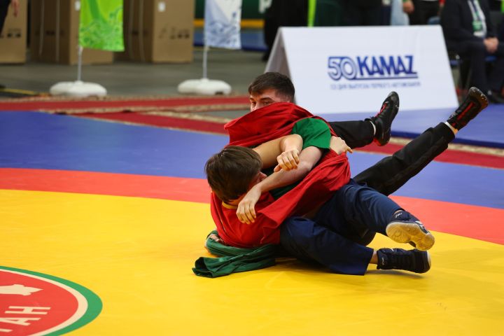 Муса Җәлил истәлегенә «ВТ» гамәлгә куйган көрәш турнирының беренче көне
