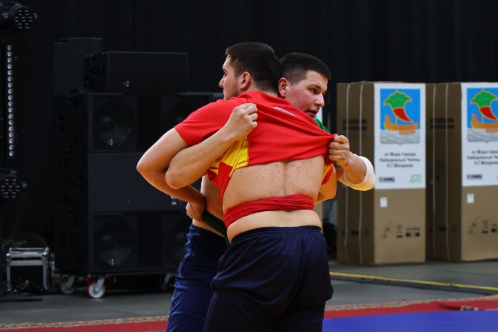 Муса Җәлил истәлегенә «ВТ» гамәлгә куйган көрәш турнирының беренче көне