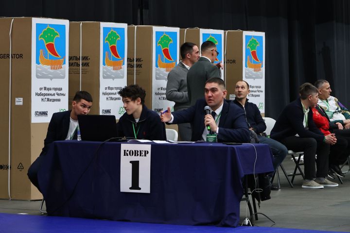 Муса Җәлил истәлегенә «ВТ» гамәлгә куйган көрәш турнирының беренче көне