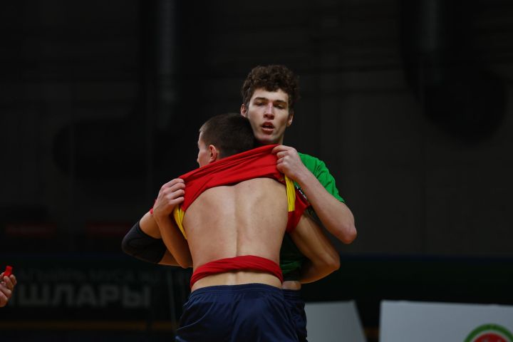 Муса Җәлил истәлегенә «ВТ» гамәлгә куйган көрәш турнирының икенче көне