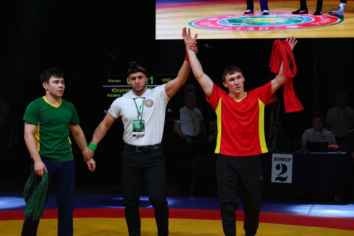 Муса Җәлил истәлегенә «ВТ» гамәлгә куйган көрәш турнирының икенче көне