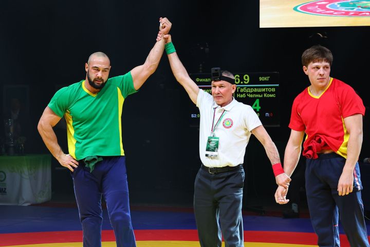 Муса Җәлил истәлегенә «ВТ» гамәлгә куйган көрәш турнирының икенче көне