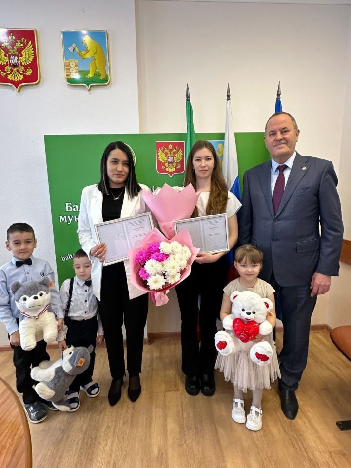 Балтачта ирләре СВОда булган ике гаиләне сөендерделәр