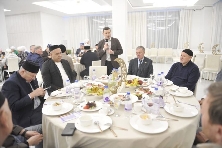 «Ватаным Татарстан» газетасы коллективы ифтар уздырды (ФОТОРЕПОРТАЖ)